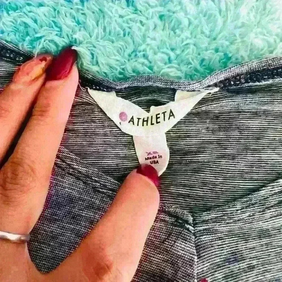 🔥ATHLETA Shirt🔥 - Picture 5 of 5